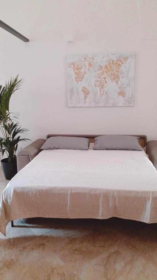 Zephir Apartments Brindisi Bagian luar foto