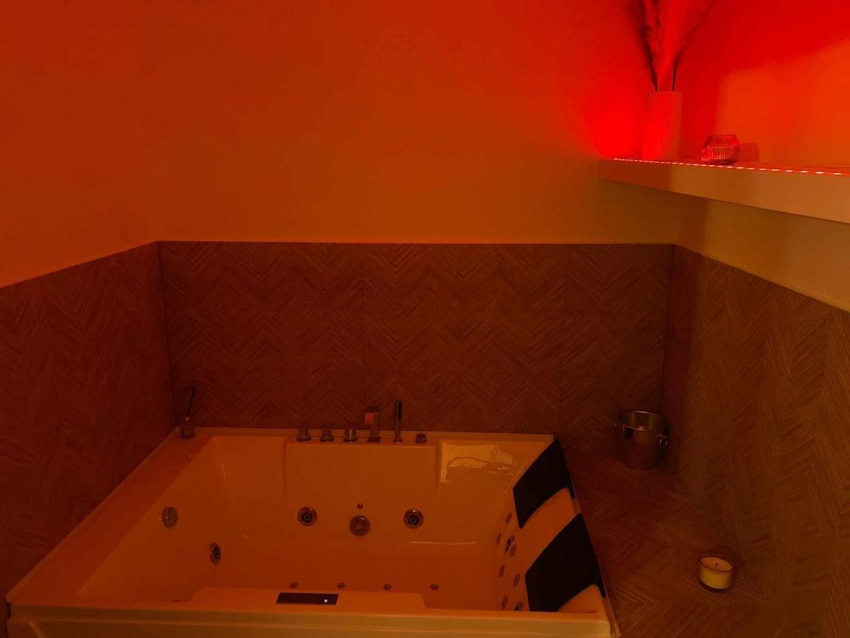 Zephir Apartments Brindisi Bagian luar foto