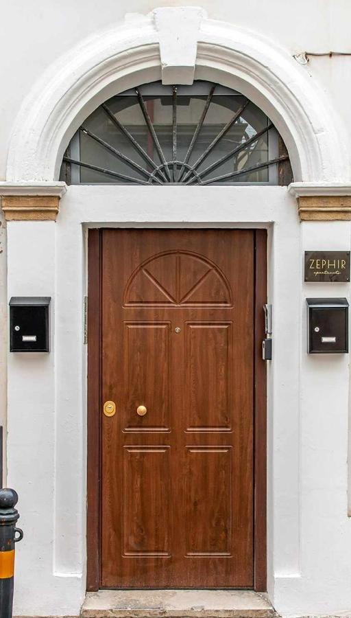 Zephir Apartments Brindisi Bagian luar foto