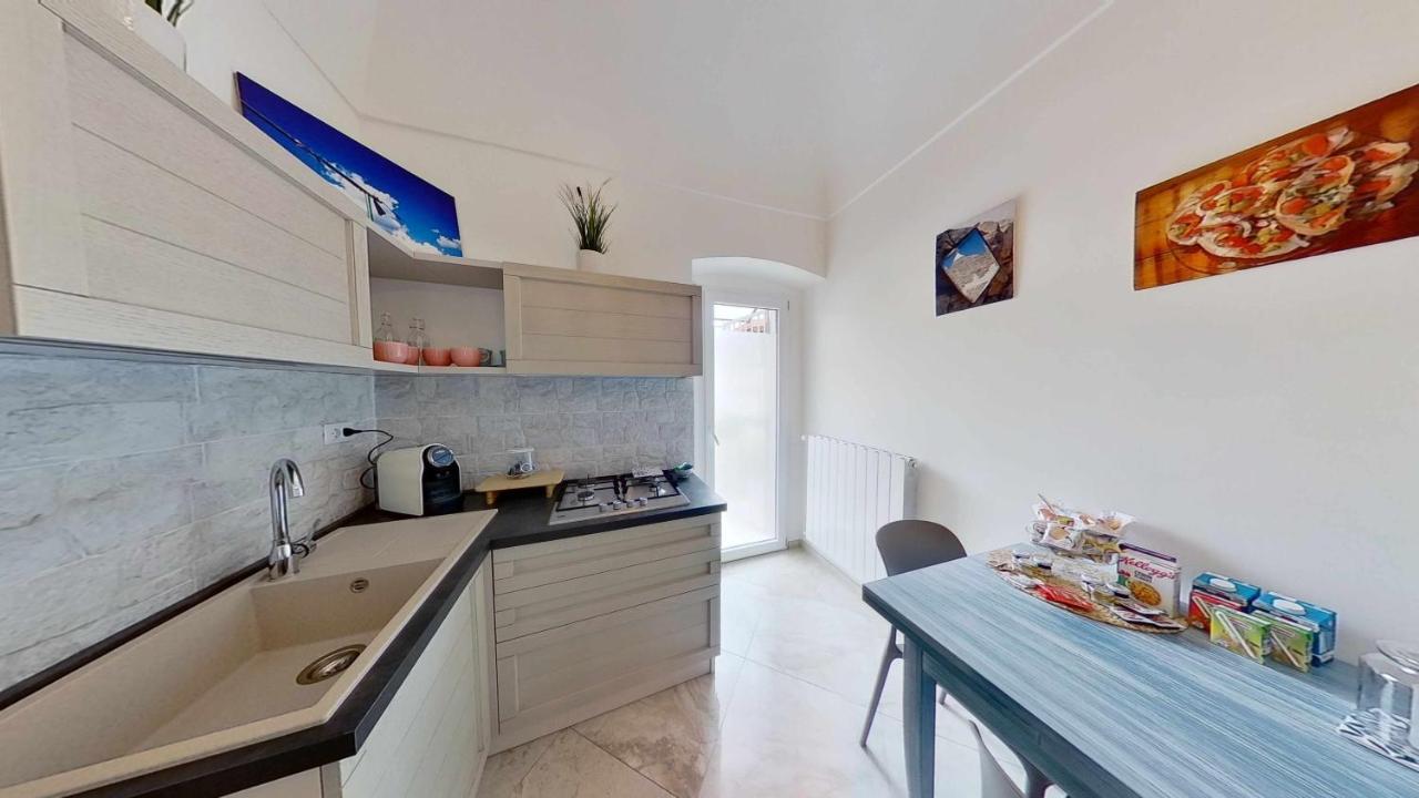 Zephir Apartments Brindisi Bagian luar foto