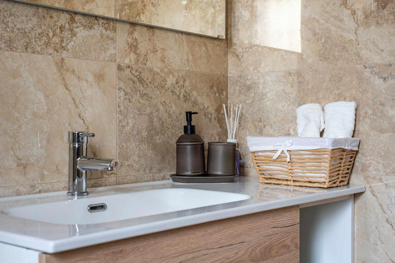 Zephir Apartments Brindisi Bagian luar foto